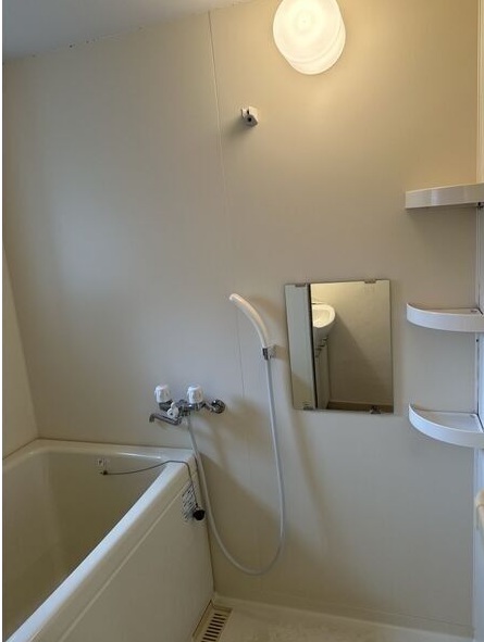 バス・シャワールーム　写真は2階の参考写真です