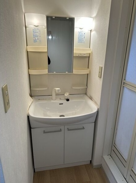 洗面設備　写真は2階の参考写真です