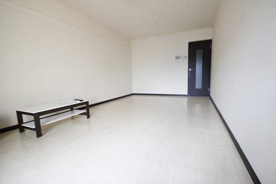 居室・リビング　※別号室の写真です