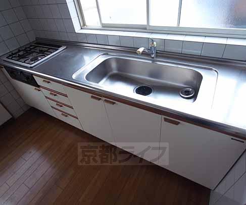 キッチン　広々としたキッチンです。