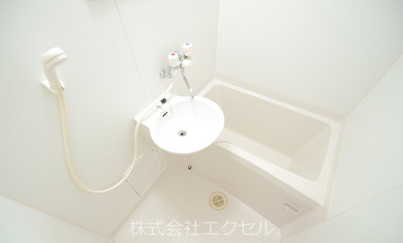 バス・シャワールーム　ゆったりくつろげるお風呂です。