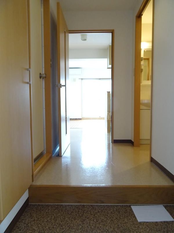 居室・リビング　二面採光です！