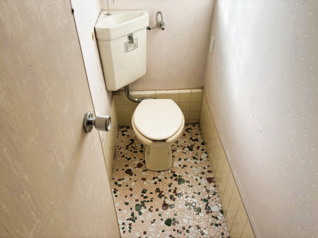 ＪＲ桜井線 畝傍駅 徒歩12分 2階建 築48年のトイレ写真