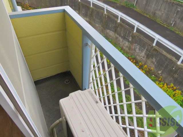 バルコニー　少し小さくても洗濯物はちゃんと外に干せますよ。