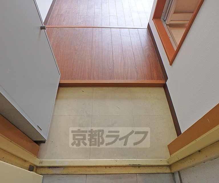 玄関　広々とした玄関です。