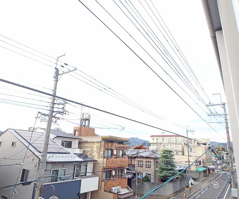 眺望　目の前は新町通です。