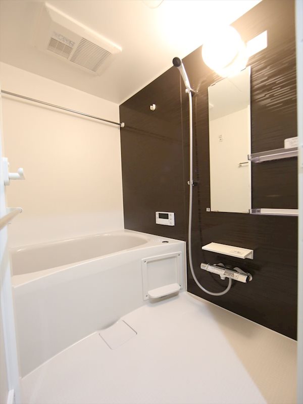 バス・シャワールーム　浴室暖房乾燥機付　追い焚き・オートバス機能付お風呂