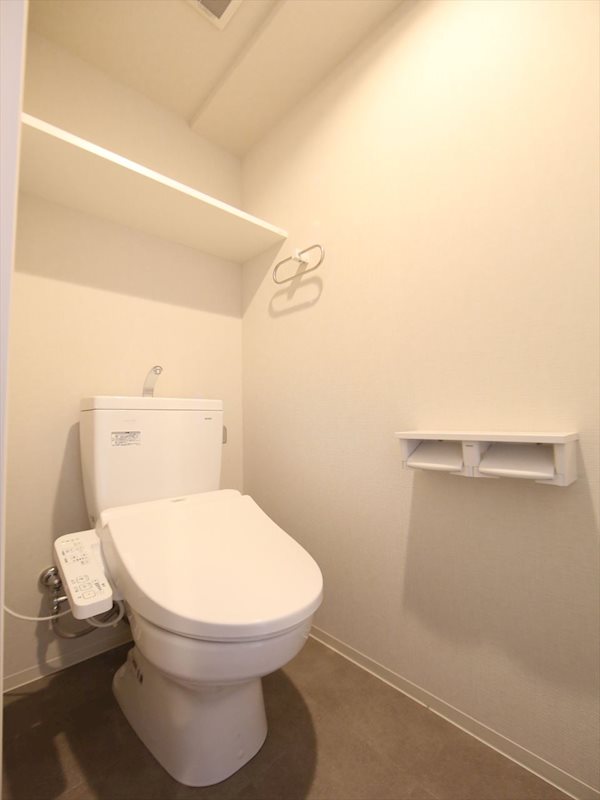 トイレ　温水洗浄暖房便座付トイレ