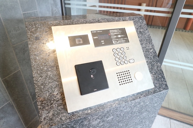 ロビー　オートロック