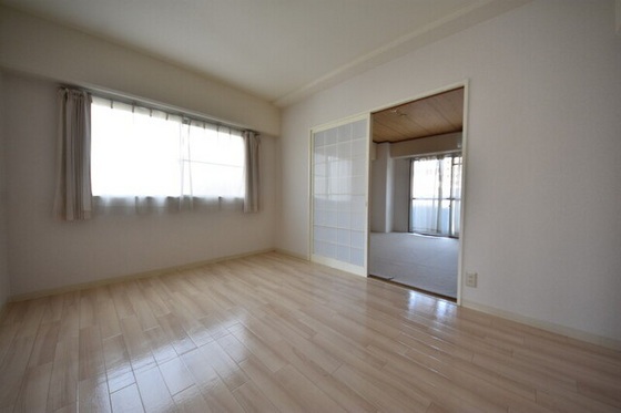 居室・リビング　※他号室の写真です。