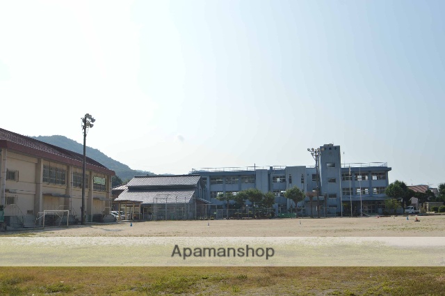 小学校　中通小学校（小学校）まで318m