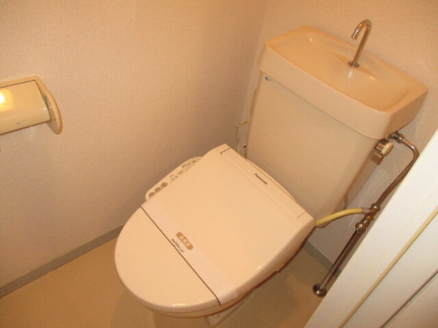 トイレ　トイレ　温水洗浄便座