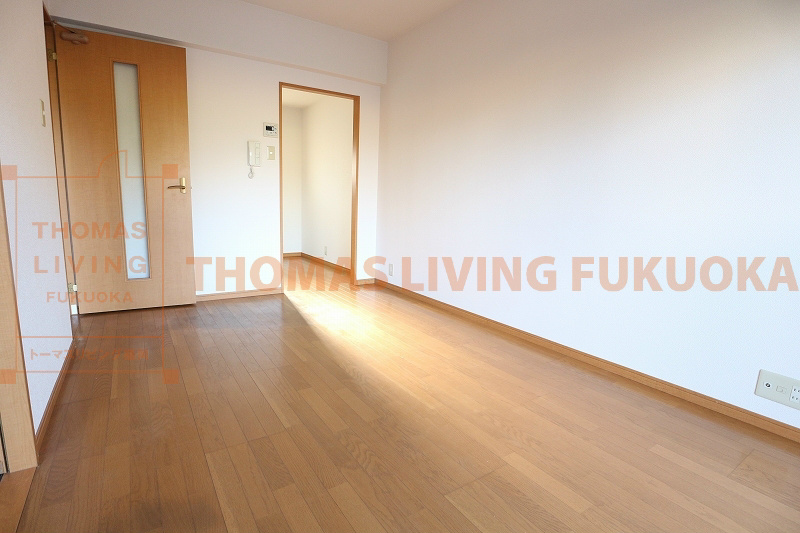 居室・リビング　独立タイプのキッチンです。