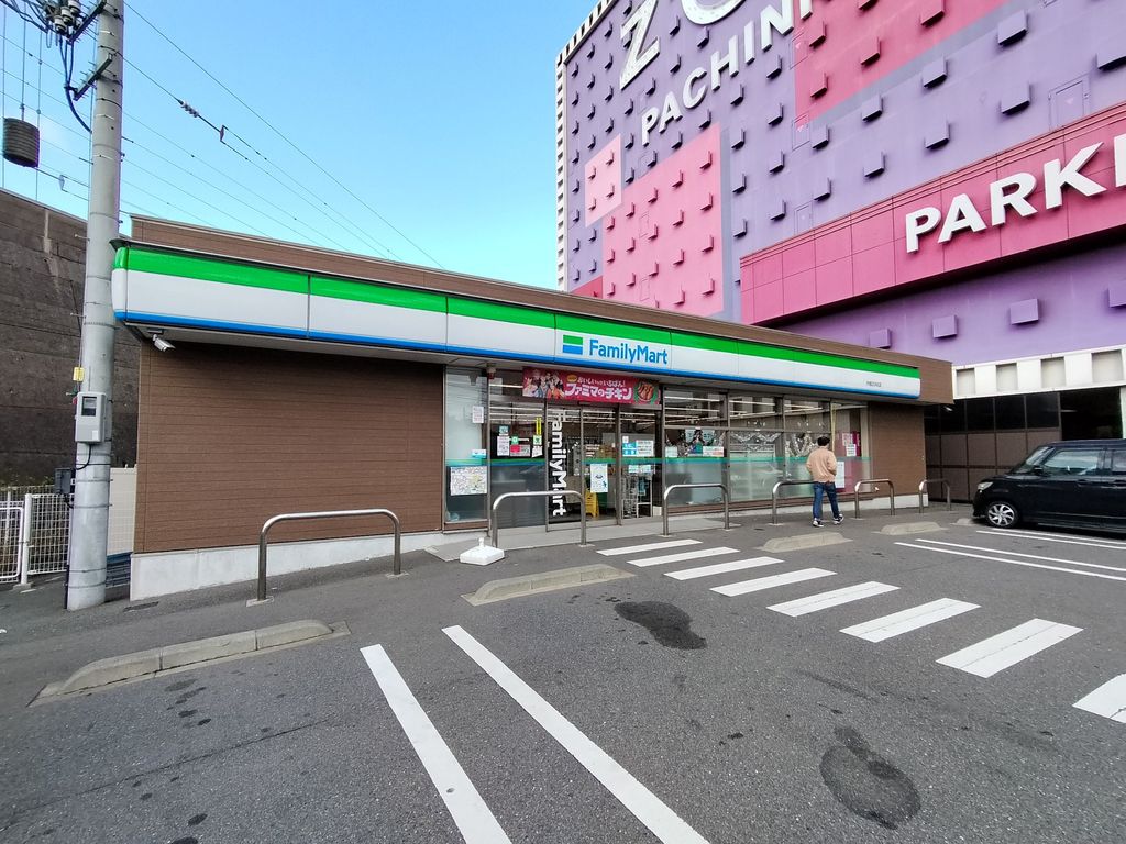 コンビニ　ファミリーマート 戸畑ＺＯＮＥ店（コンビニ）まで560m