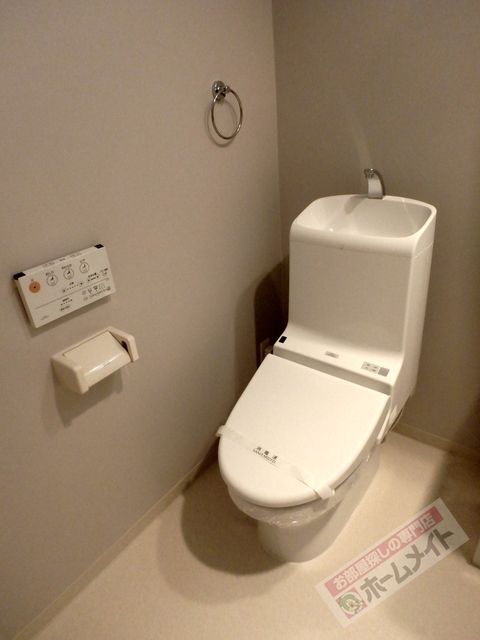 トイレ　温水洗浄便座付き♪