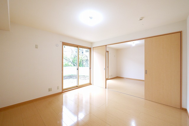 その他部屋・スペース　落ち着いて過ごせるお部屋なので、寝室にいかがでしょうか