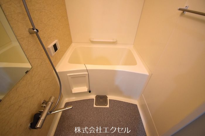 バス・シャワールーム　追い焚き付きです。