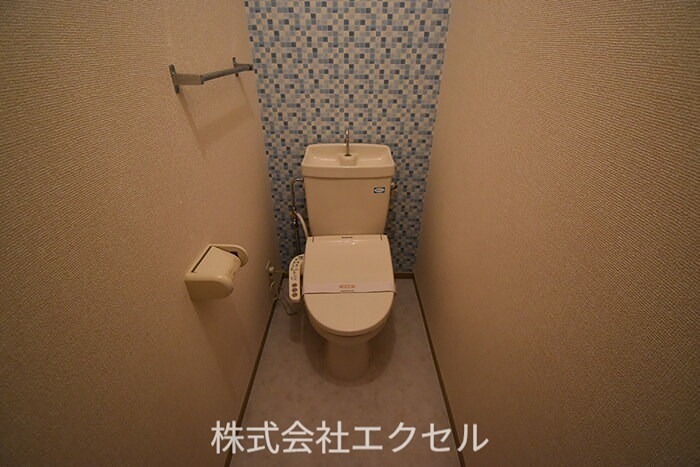 トイレ　温水洗浄便座です。