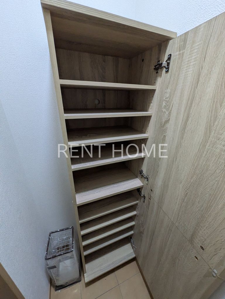 玄関　シューズボックスあります