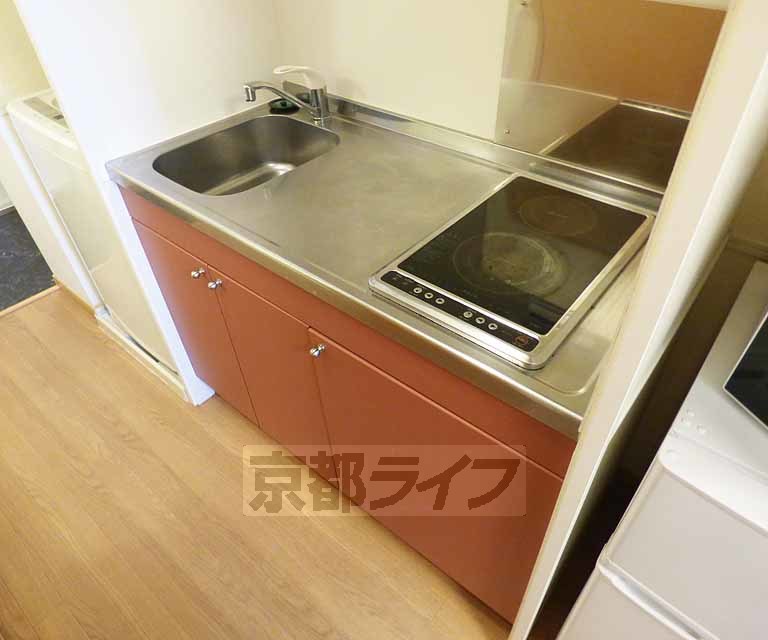 キッチン　充分なスペースが確保されたキッチンです。