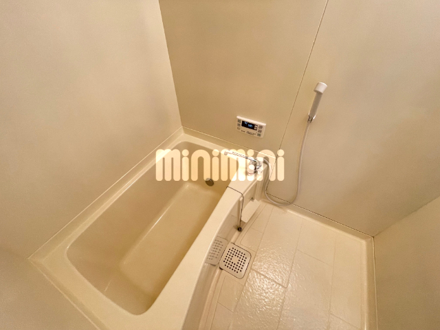 バス・シャワールーム　追い焚き機能のお風呂です