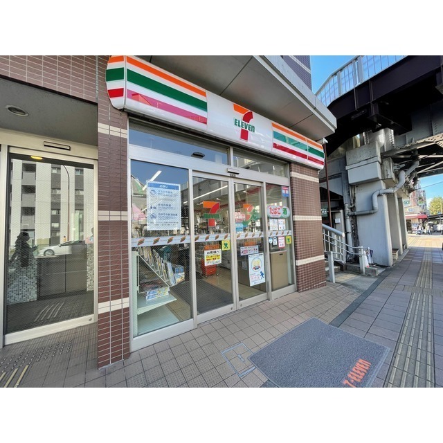 コンビニ　セブンイレブン横浜反町駅前店（コンビニ）まで80m