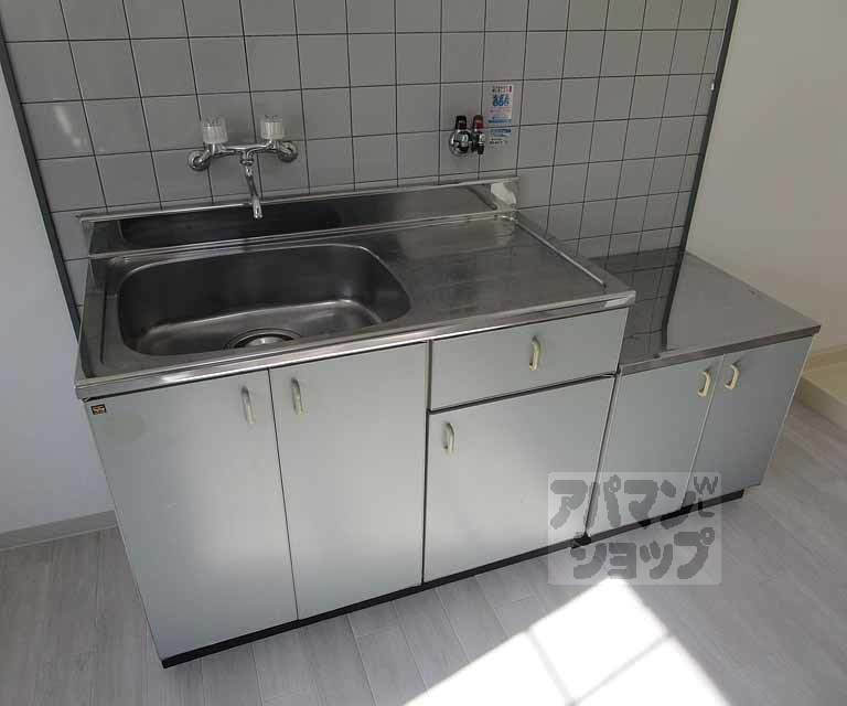 キッチン　２０１号室の写真です。