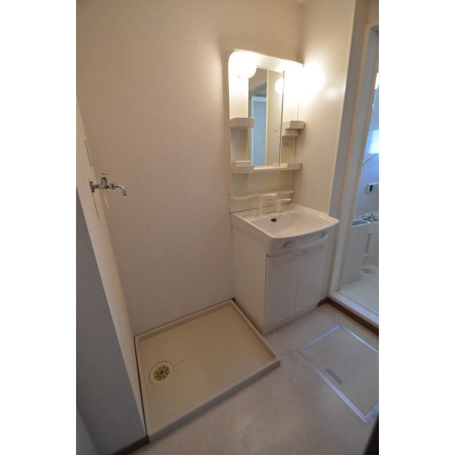 洗面設備　シャンプードレッサー、室内洗濯機置き場