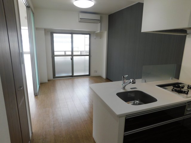 居室・リビング　こちらの居間で趣味の時間をお楽しみください