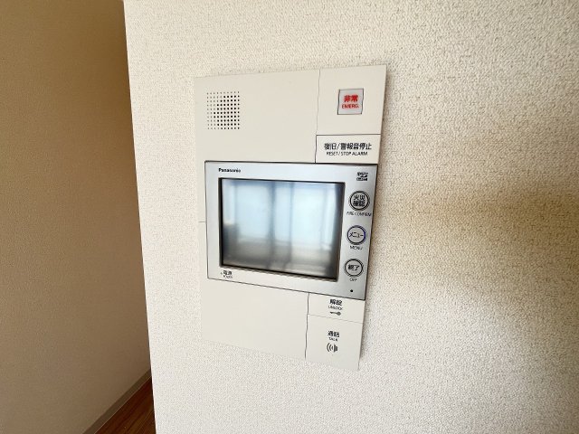 セキュリティ　モデル写真