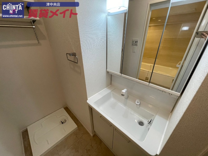 洗面設備　同型部屋写真です。