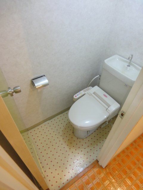 トイレ　ウォシュレット付き