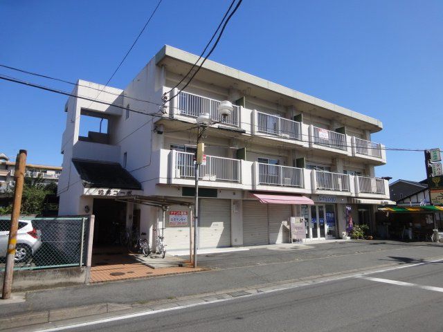 建物外観　駅近く♪南向きで日当たり良好(^^)