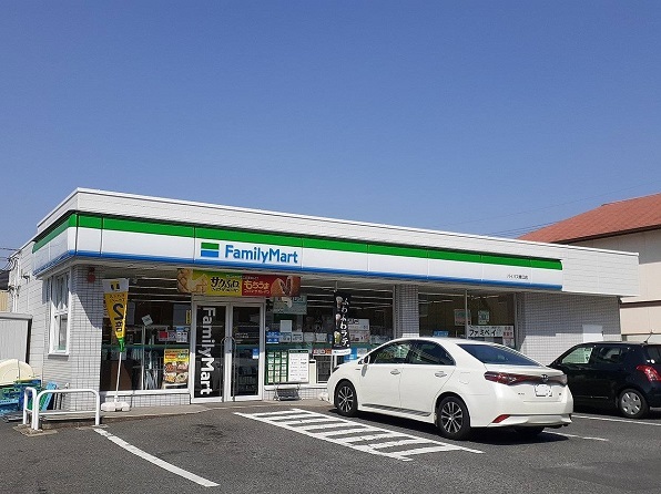 コンビニ　ファミリーマートバイパス青江店（コンビニ）まで500m