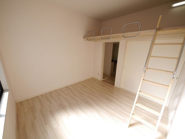 居室・リビング　別号室参考写真