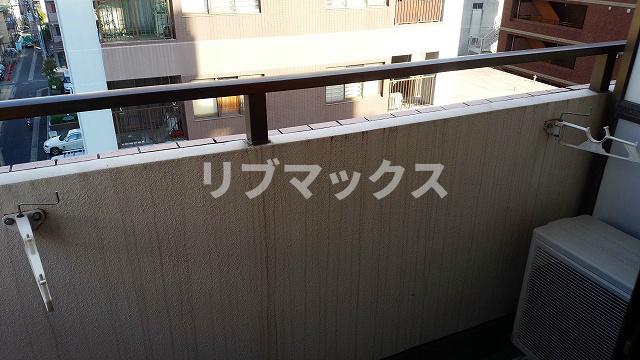 バルコニー　東向き。