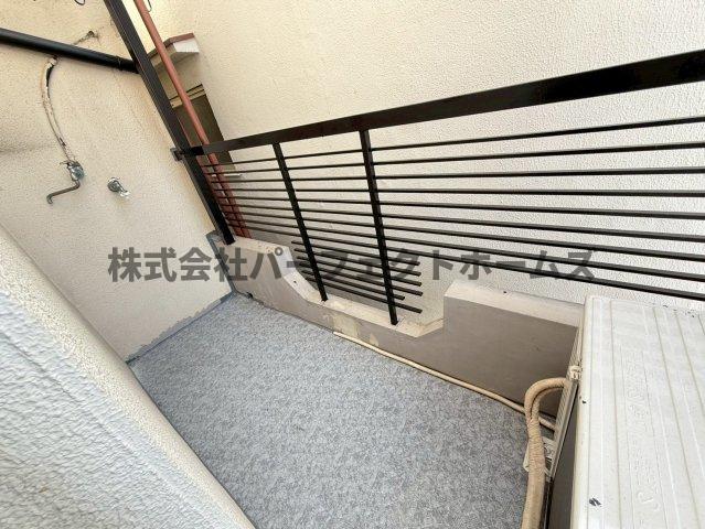 バルコニー　暖かな日差しのふりそそぐバルコニー