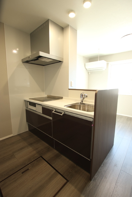 キッチン　２口ＩＨとラジエントヒーター付き☆