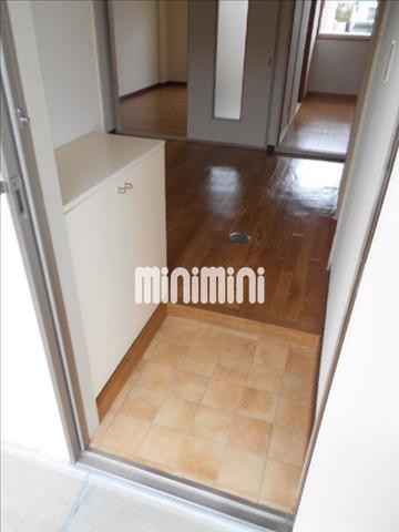 玄関　下駄箱付きの玄関です