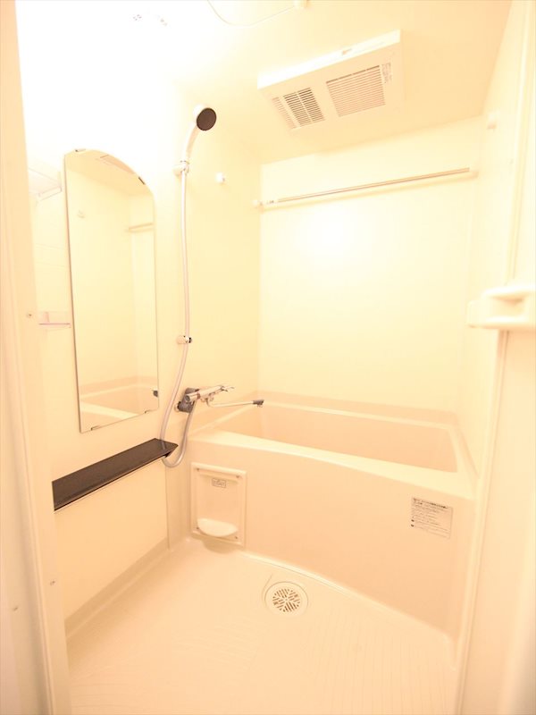 バス・シャワールーム　浴室暖房乾燥機能付バス　同仕様写真