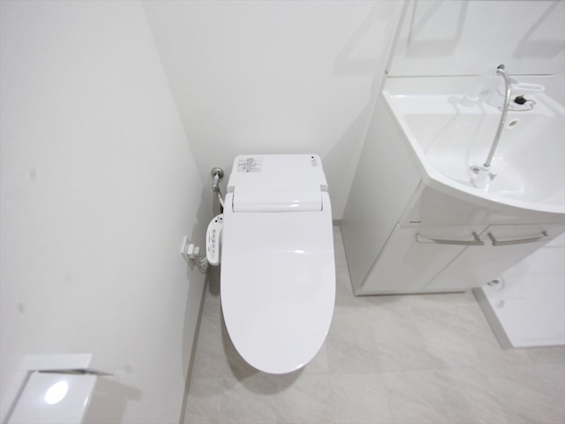 トイレ　温水洗浄暖房便座付トイレ