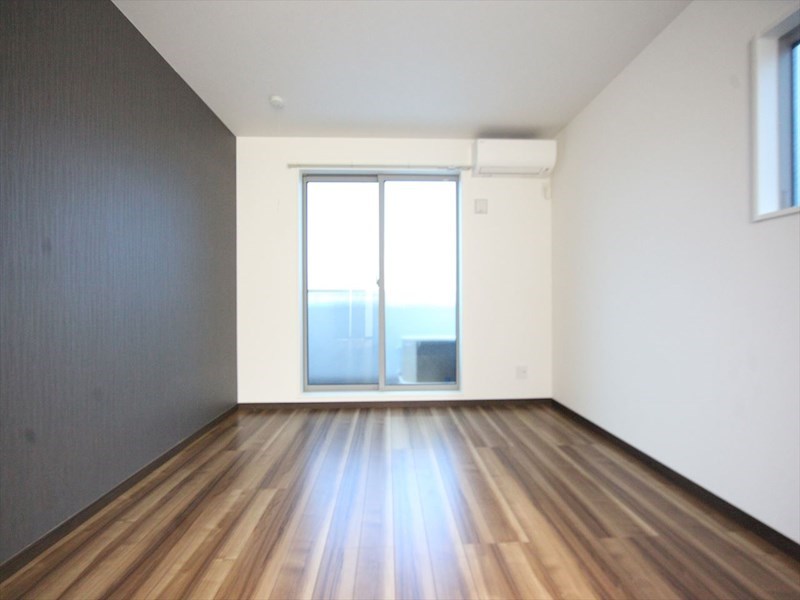 バルコニー　洋室11帖　2面採光　エアコン完備　南面バルコニー