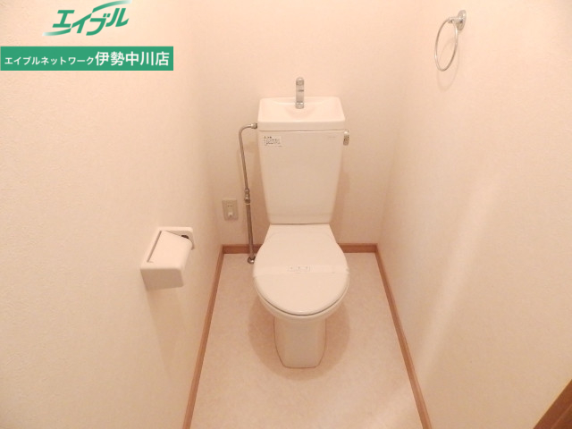 トイレ　同型参考写真です。
