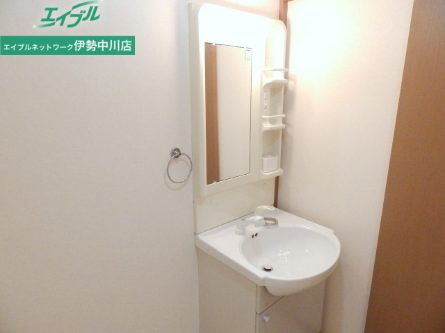 洗面設備　同型参考写真です。