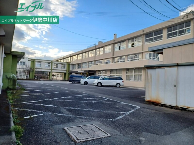 中学校　津市立白山中学校（中学校）まで3195m