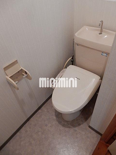 トイレ　温水洗浄便座付きです。