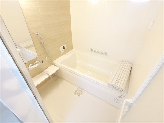 バス・シャワールーム　足を伸ばしてゆっくり疲れを摂って頂ける広い浴室