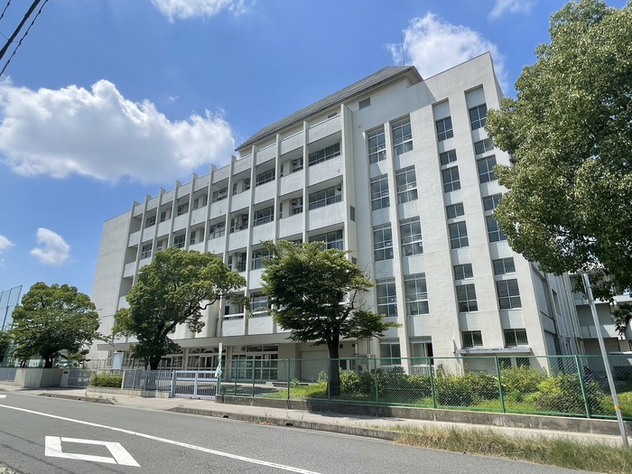 中学校　松崎中学校（中学校）まで350m