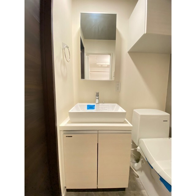 洗面設備　明るい室内です