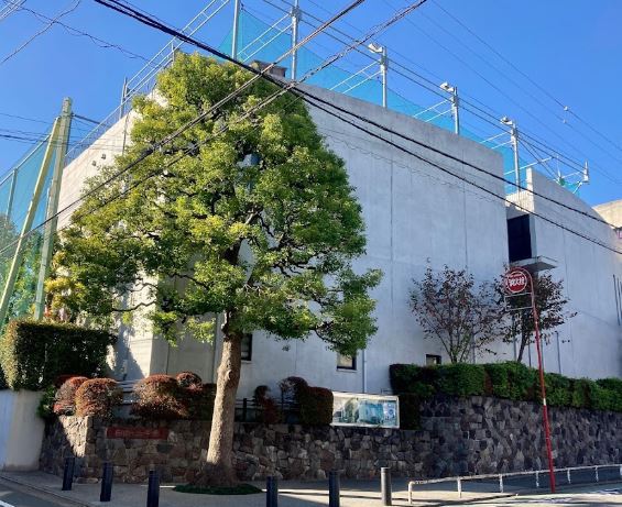 高校・高専　自由ケ丘学園（高校・高専）まで325m